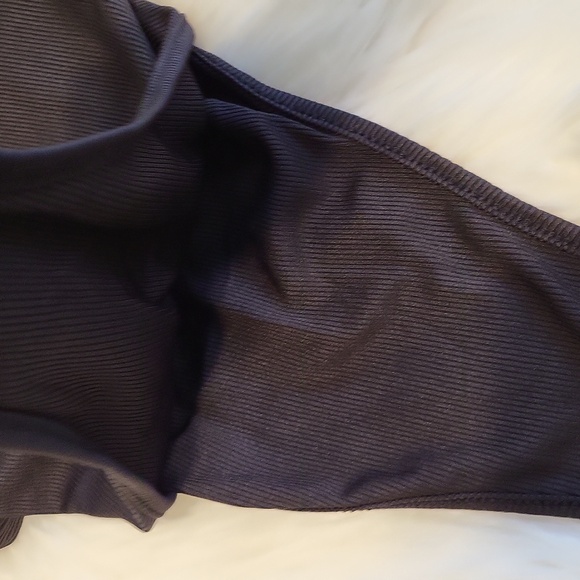 3 body suits - Picture 3 of 16